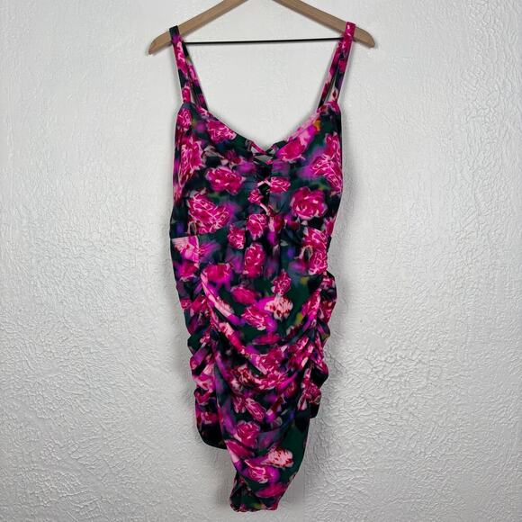 Torrid Wireless Lattice One-Piece Swimsuit Blur Roses Floral Aventurine NWOT 6 - Picture 3 of 6